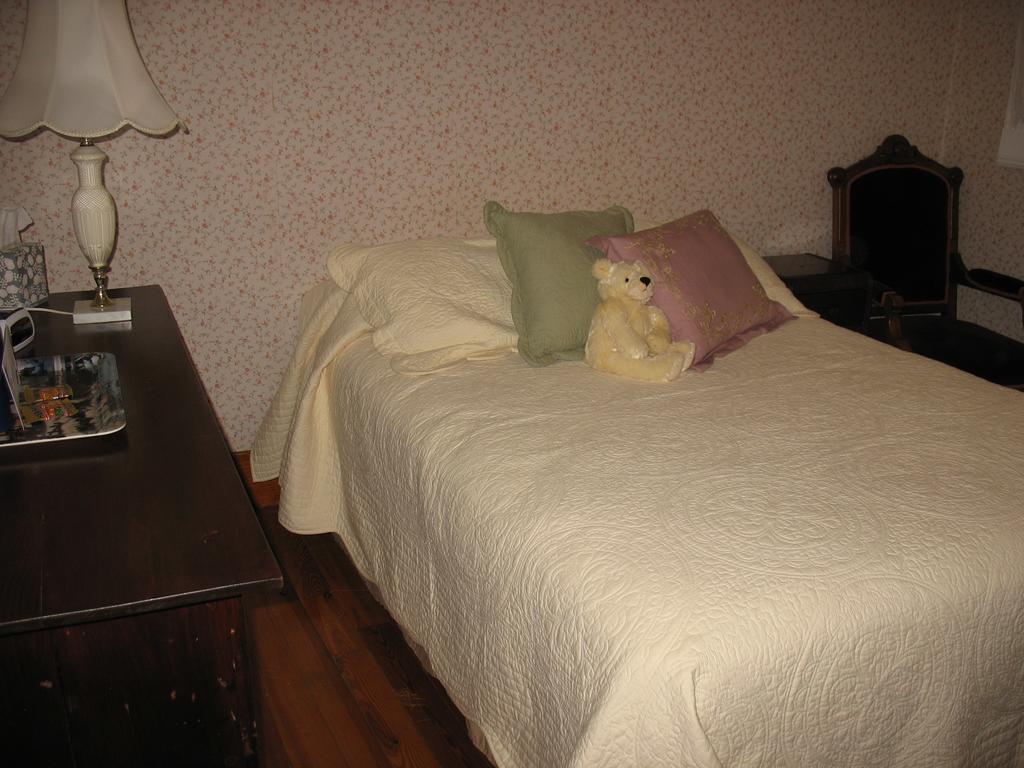 Hugging Bear Inn Bellows Falls Bagian luar foto
