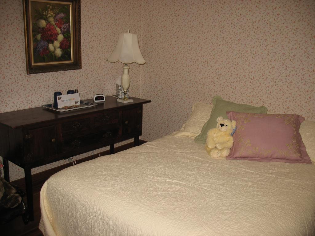 Hugging Bear Inn Bellows Falls Bagian luar foto
