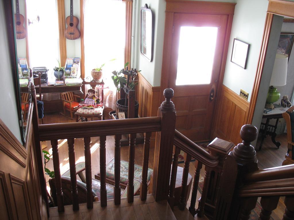 Hugging Bear Inn Bellows Falls Bagian luar foto